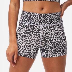 Outdoor Voices snow leopard 3.5in flex short